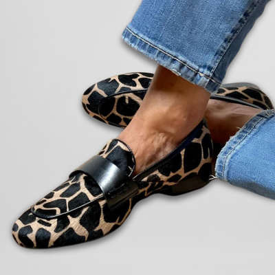 Thérèse | Loafers met dierenprint en decoratieve afwerking