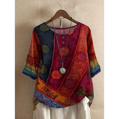 Noëlla | Patchwork top met artistiek design en knoopdetail