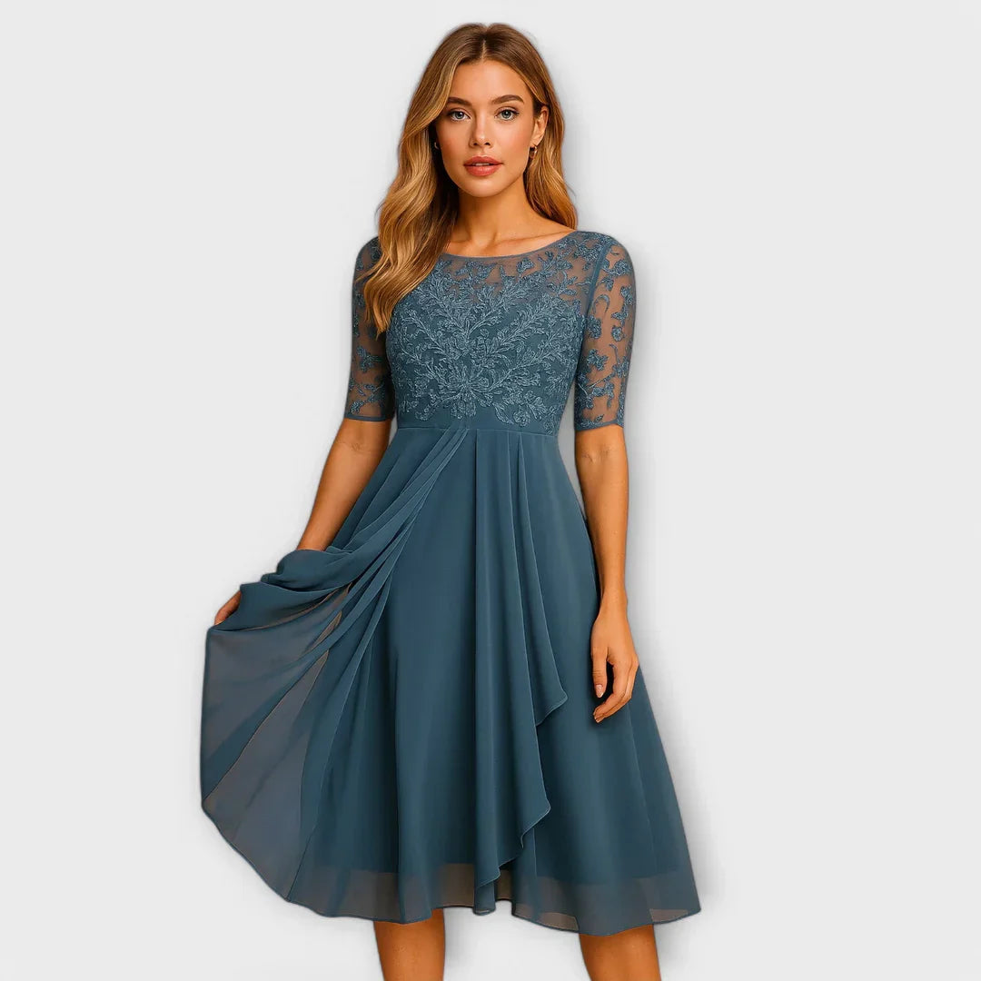Annelies | Midi-jurk met kant en sierlijke details