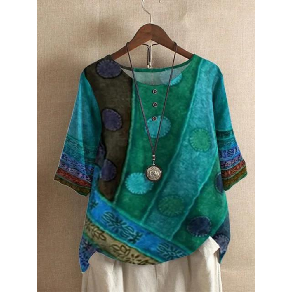 Noëlla | Patchwork top met artistiek design en knoopdetail
