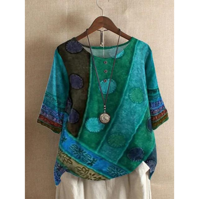 Noëlla | Patchwork top met artistiek design en knoopdetail