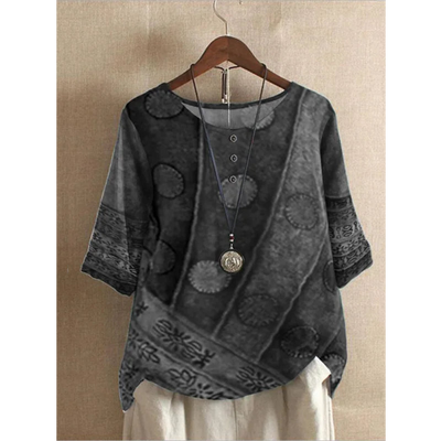 Noëlla | Patchwork top met artistiek design en knoopdetail