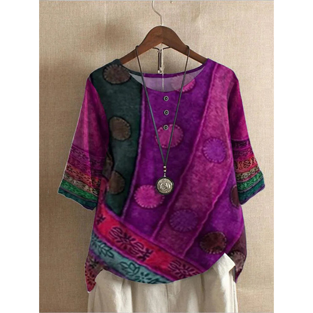 Noëlla | Patchwork top met artistiek design en knoopdetail