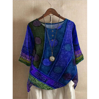 Noëlla | Patchwork top met artistiek design en knoopdetail