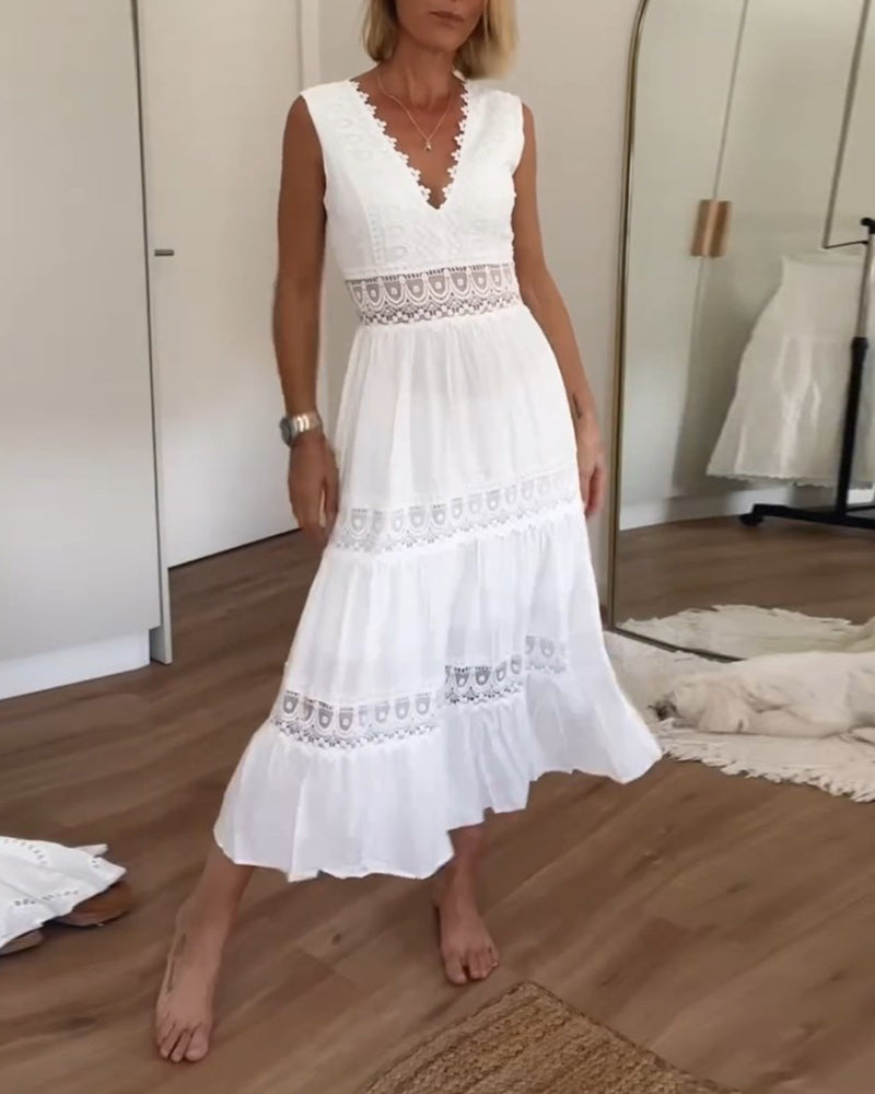Marise | Mouwloze zomerjurk met kanten details en V-hals