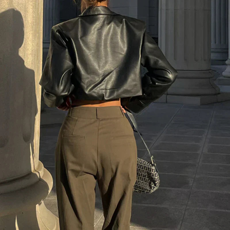 Véronique | Similicuir jas met iconische snit en elegante uitstraling