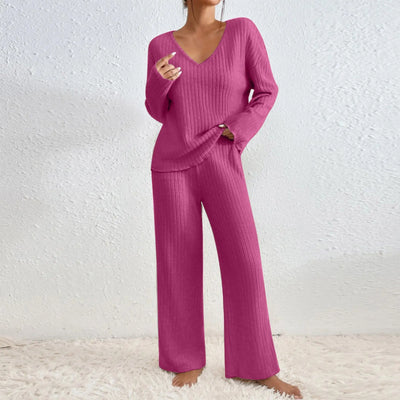 Vivienne | Tweedelige set met rechte broek en V-hals top