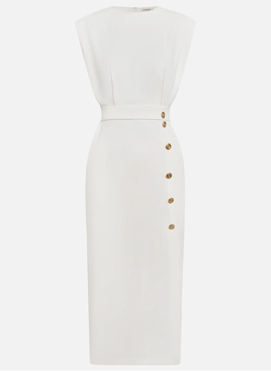 Sylvie | Ivoorkleurige powerdress met gouden details en tailleaccent