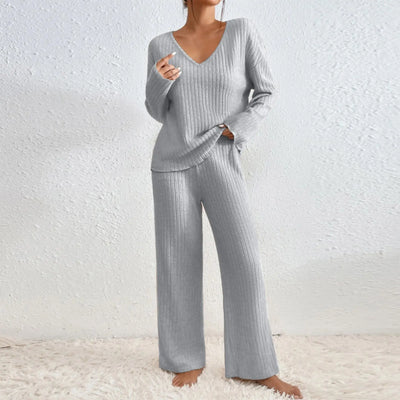 Vivienne | Tweedelige set met rechte broek en V-hals top