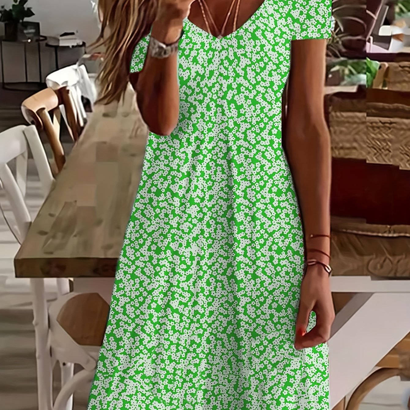 Marise | Zomerjurk met bloemenprint en elegante V-hals