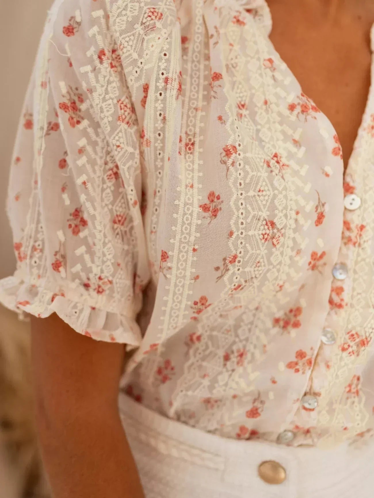 Mirelle | Blouse met bloemenprint en romantisch detail