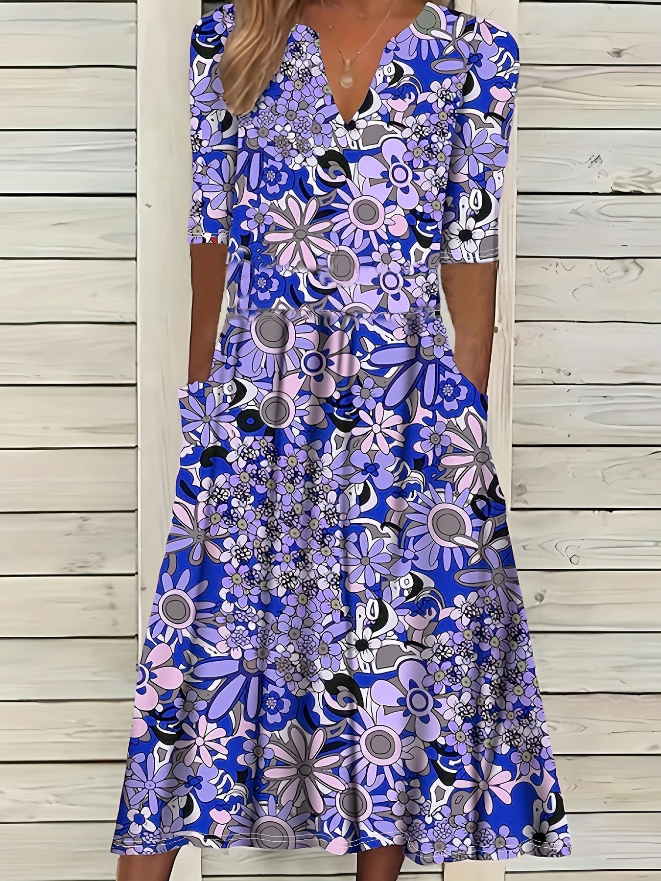 Odette | Midi-jurk met bloemenprint, V-hals en asymmetrische zoom