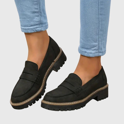 Odette | Suède loafers met tijdloze charme