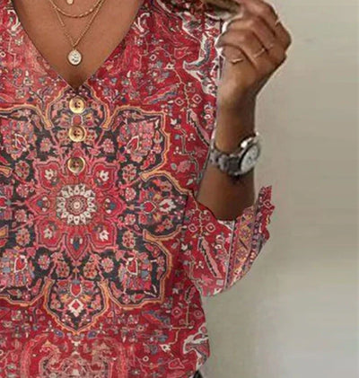 Claudine | Top met rode print en flatterende V-hals