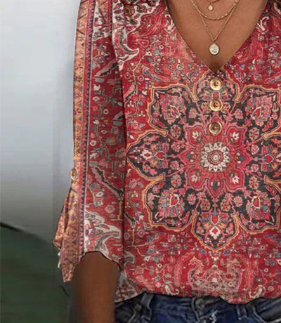 Claudine | Top met rode print en flatterende V-hals